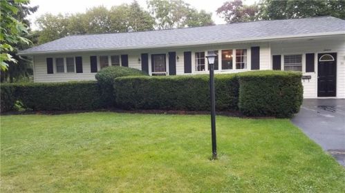 16 Stuyvesant Mnr, Geneseo, NY 14454-1102