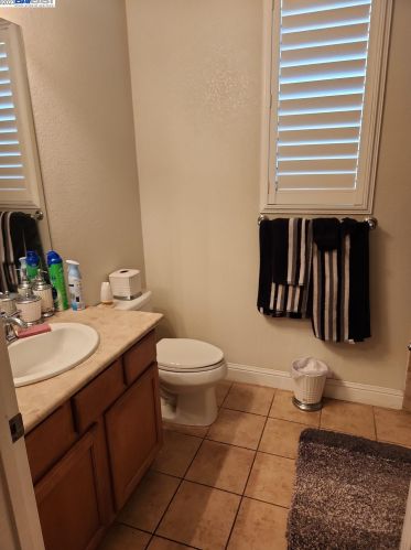 1549 Maple Valley St, Manteca CA 95336-5127 exterior