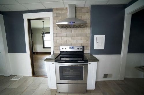 812 Alcoma St, Hermitage, PA 16146-3404