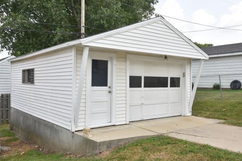 1204 95th St, Milwaukee WI  53214-2726 exterior