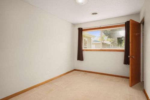 301 8th St, Hobart IN  46342-5124 exterior