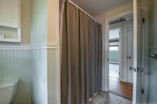 2 Valley Brook Ln, North Haven CT  06473-2638 exterior