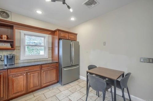 2 Riverside Dr, Airmont NY  10901-5703 exterior