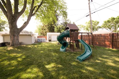 2823 103, Milwaukee WI 53214-2555 exterior