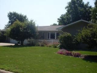 519 Madison St, Pella, IA 50219-1103