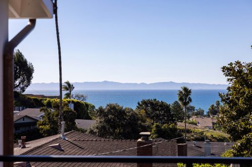 627 Dolores Dr, Santa Barbara CA  93109-1608 exterior