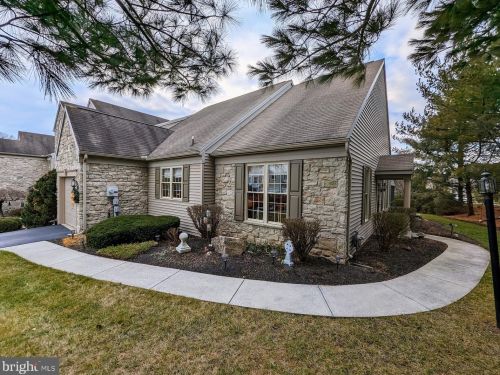 661 Springhouse Ln, Hummelstown, PA 17036-7015