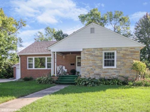 1216 B St, Indianola, IA 50125-1102
