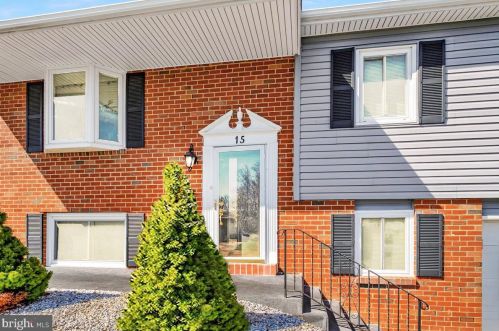 15 Guenever Dr, New Castle, DE 19720-2922