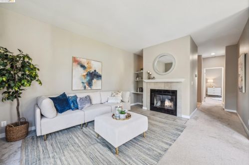 123 Lakeshore Ct, Richmond CA  94804-7422 exterior