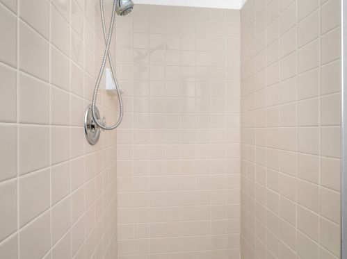 855 Mount Whitney Ave, Laton CA  93242-9724 exterior