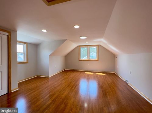 15 Whitman Ave, Stratford NJ  08084-1005 exterior