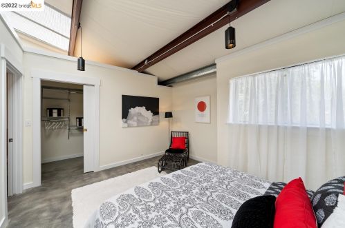 2858 Helen St, Oakland CA  94608-4028 exterior