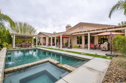 15 Napoleon Rd, Rancho Mirage CA  92270-2715 exterior