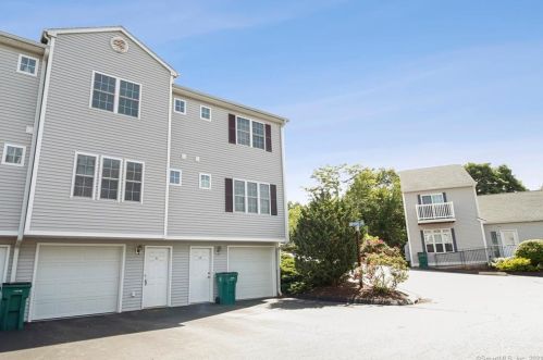 31 Harbor View Ln, Norwich, CT 06360-5068