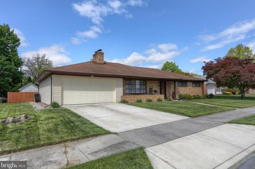 613 Redwood St, Harrisburg, PA 17109-4722
