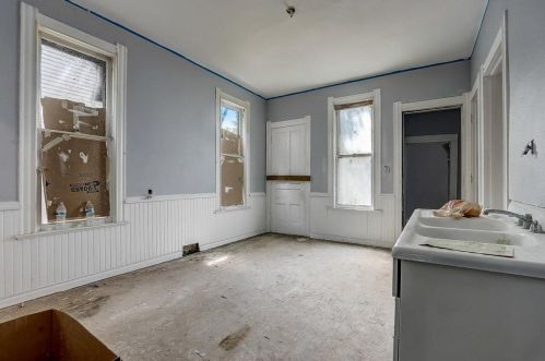 2443 Oakland Ave, Milwaukee WI  53211-4335 exterior