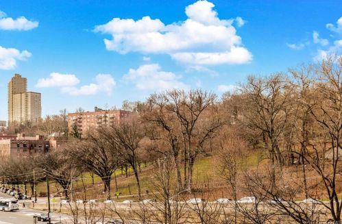 3130 Irwin Ave, Bronx NY  10463-3827 exterior