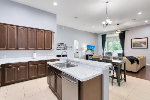 2424 Pond Cove Way, Apopka FL  32712-4886 exterior