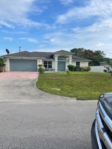 3907 27th St, Lehigh Acres, FL 33976-3855