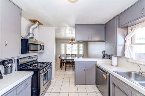 1740 Hickory Ave, Torrance CA 90503-7219 exterior