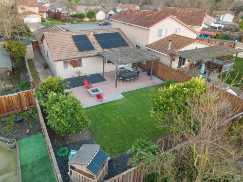 1056 Esparto Ct, Windsor CA  95492-7807 exterior