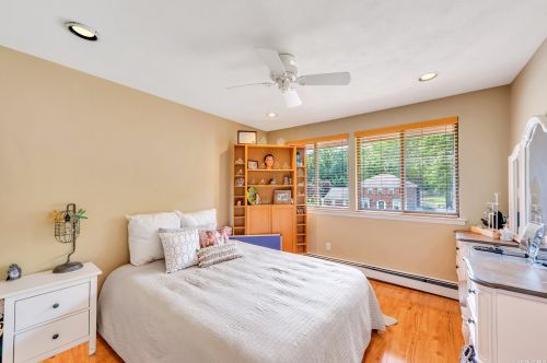 3 Hyanis Ct, Mount Sinai NY  11766-1809 exterior