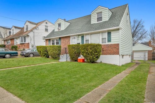 2014 Baylis Ave, Floral Park, NY 11003-2934