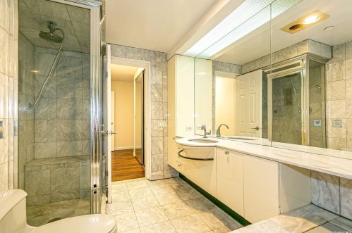 100 Great Neck Rd, Great Neck NY  11021-3341 exterior