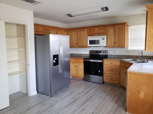 505 Thistle Meade Cir, Burleson TX  76028-6785 exterior