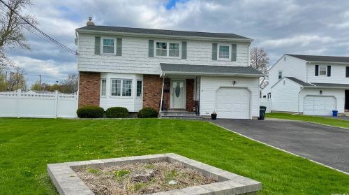 43 Hunter Ave, Babylon, NY 11703-4501