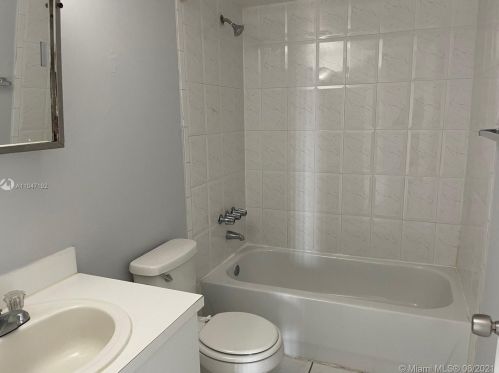 5775 20th Ave, Hialeah FL  33012-8905 exterior