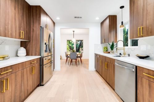 3811 Karen Lynn Dr, Glendale CA  91206-1219 exterior