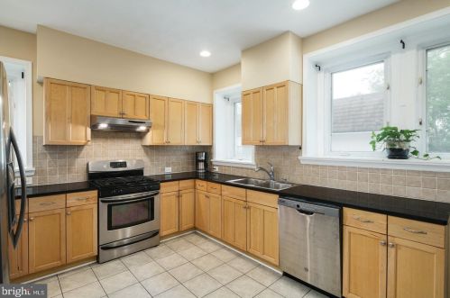 2828 Old Welsh Rd, Willow Grove PA  19090-3936 exterior