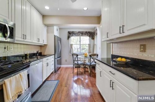 206 Melrose Pl, Ridgewood NJ  07450-4122 exterior