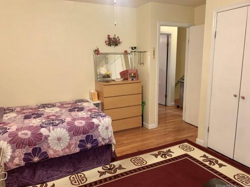 55 Cross St, Danbury CT  06810-7091 exterior