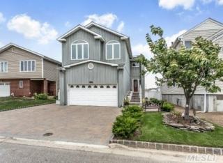 870 Beach St, North Lindenhurst, NY 11757-6222