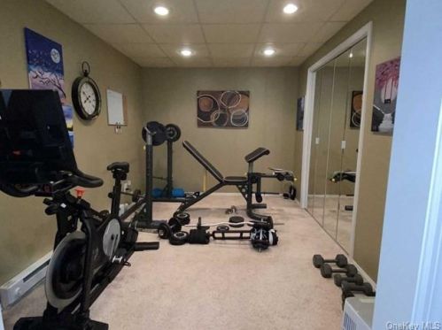 28 Larch Ct, Fishkill NY  12524-2627 exterior