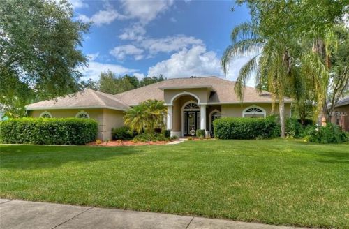 1454 Kensington Woods Dr, Lutz, FL 33549-3881