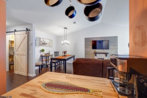 40 Augusta Dr, Annandale NJ  08801-1607 exterior