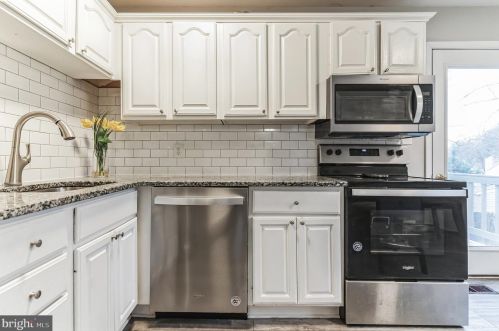 13732 Moccasin Ct, Woodbridge VA  22193-4422 exterior