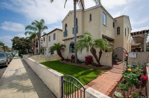 104 Quincy Ave, Long Beach, CA 90803-3042