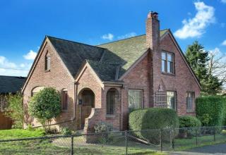 7557 16th Ave, Seattle, WA 98106-1838