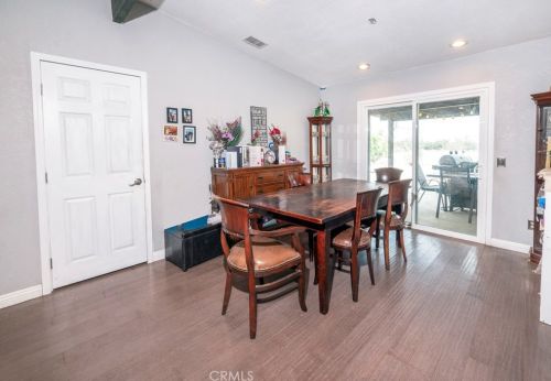 5525 Sycamore Ave, Rialto CA  92377-3913 exterior