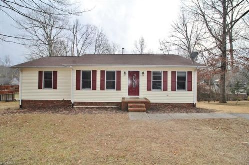 8 Bradsher Ct, Randleman, NC 27317-1439