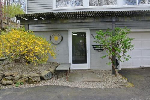 74 Lakeview Dr, Ridgefield, CT 06877-2633