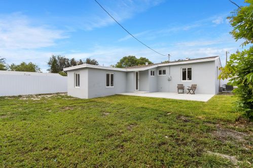 726 56th St, West Palm Beach FL  33407-2508 exterior