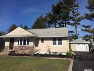 24 High St, Syosset, NY 11791-6820