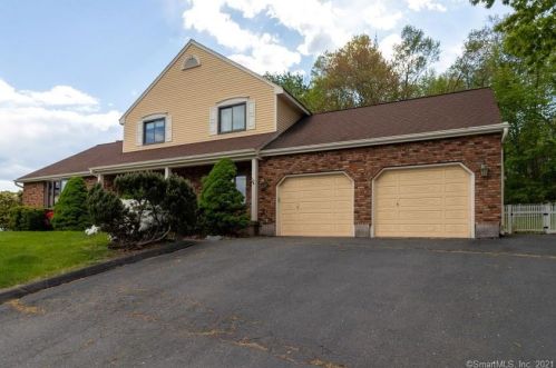 19 Peach Orchard Hl, Plainville, CT 06062-1542
