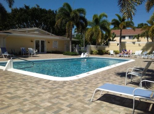 452 12th Ave, Naples FL  34120-6331 exterior